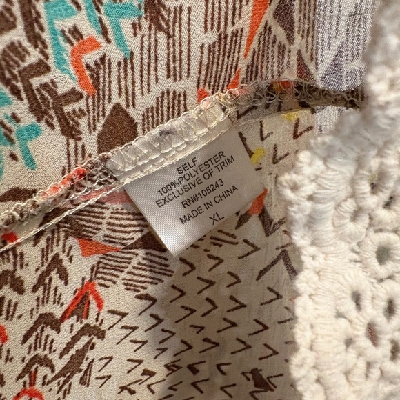 Multicolor Geometric Blouse - Picture 3 of 4